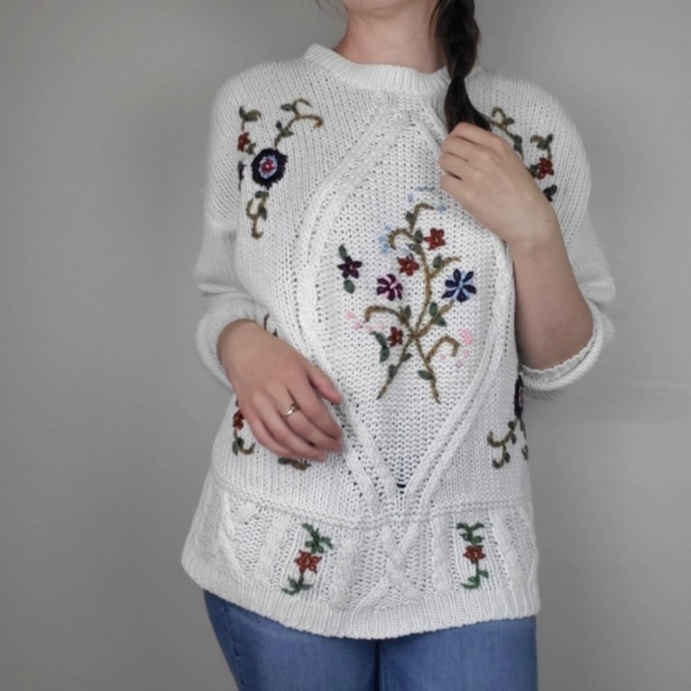 Vintage country romance white floral embroidery